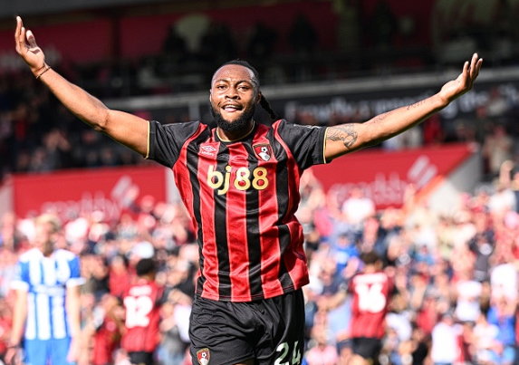 曼联转会动态：锋线中场双线寻援，多线引援布局谋发展