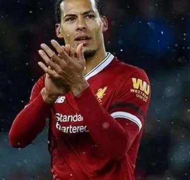 范戴克谈球员批评与斯洛特执教：关注年轻球员心理，给予主帅尊重