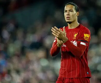 范戴克谈球员批评与斯洛特执教：关注年轻球员心理，给予主帅尊重