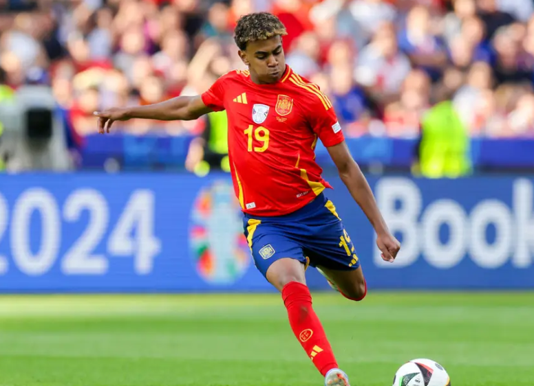 巴萨欧冠赛后恢复训练，亚马尔情况受关注