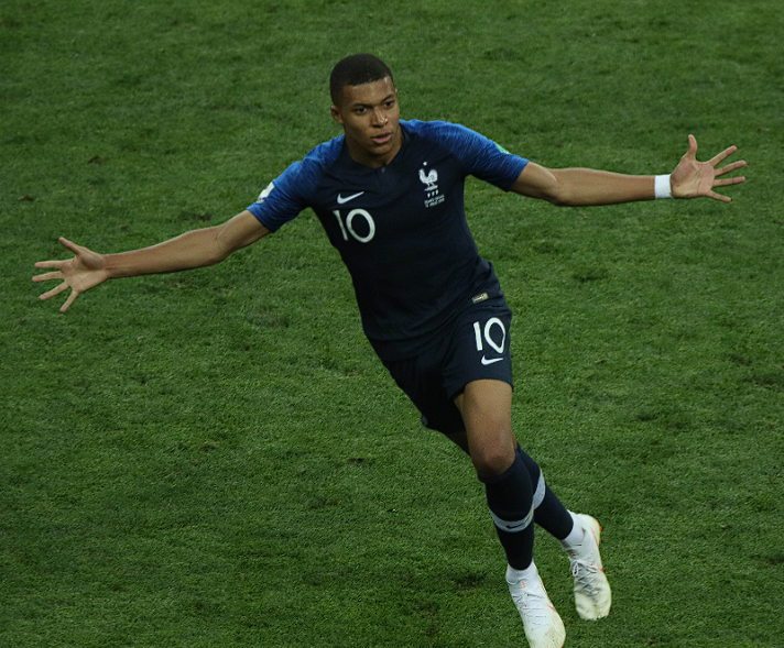 欧冠烽火：皇马折戟，姆巴佩破门与欧冠70球效率之析